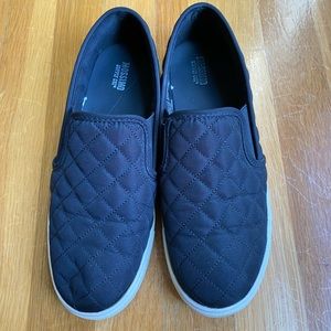 Women’s Size 7 1/2 Mossimo Slip On Shoes